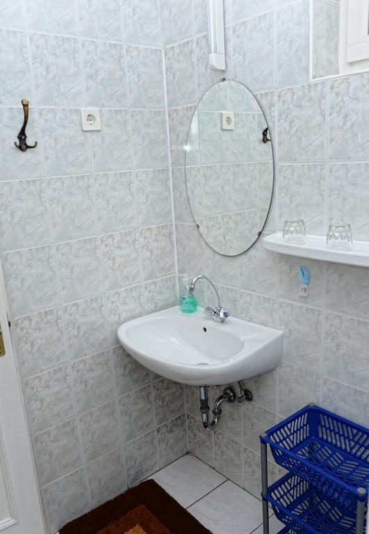Stop Apartment Buk Bilik gambar