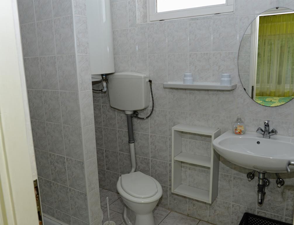 Stop Apartment Buk Bilik gambar