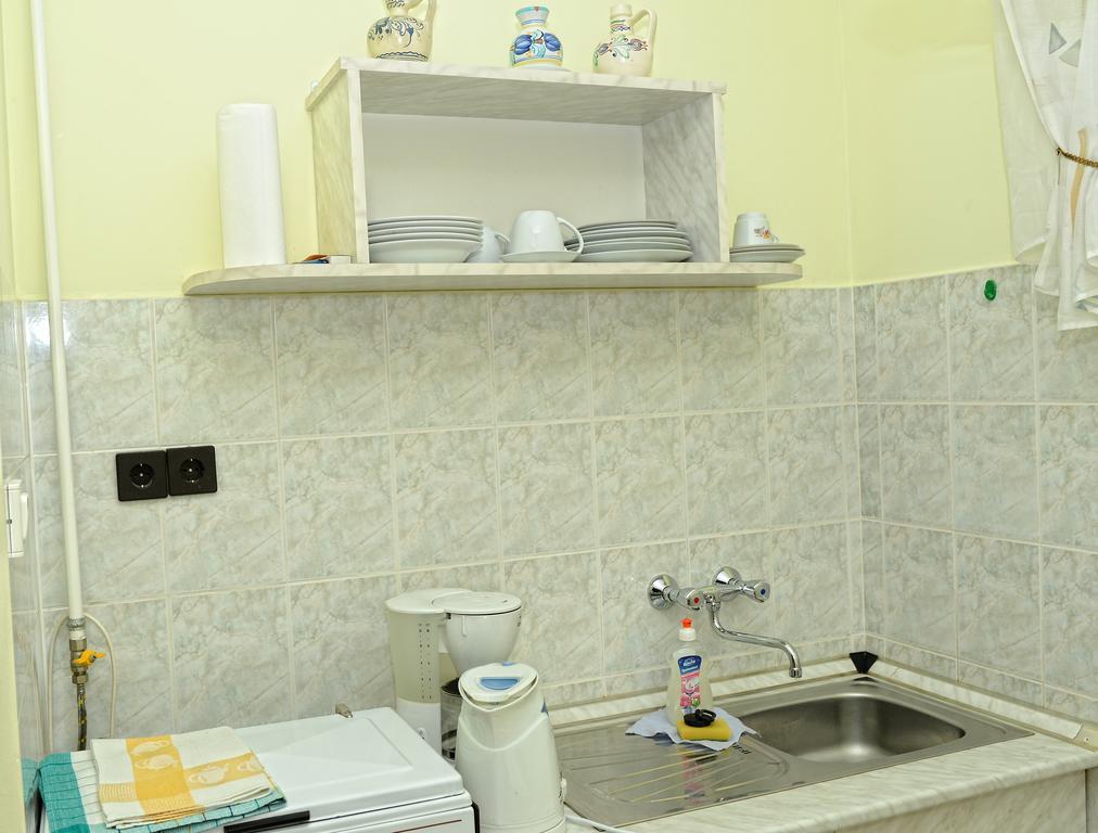Stop Apartment Buk Bilik gambar